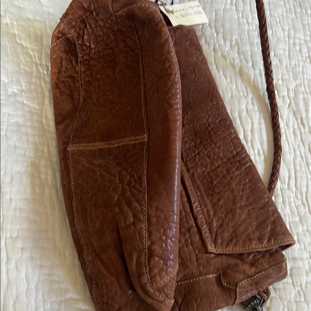 Tylie Malibu Brown Leather Shoulder Bag with Vintage Charm - Picture 7 of 10
